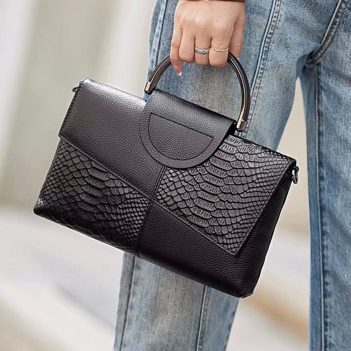 Maddy Soft Leather Shoulder Bag - ShopLorca