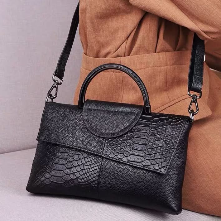 Maddy Soft Leather Shoulder Bag - ShopLorca