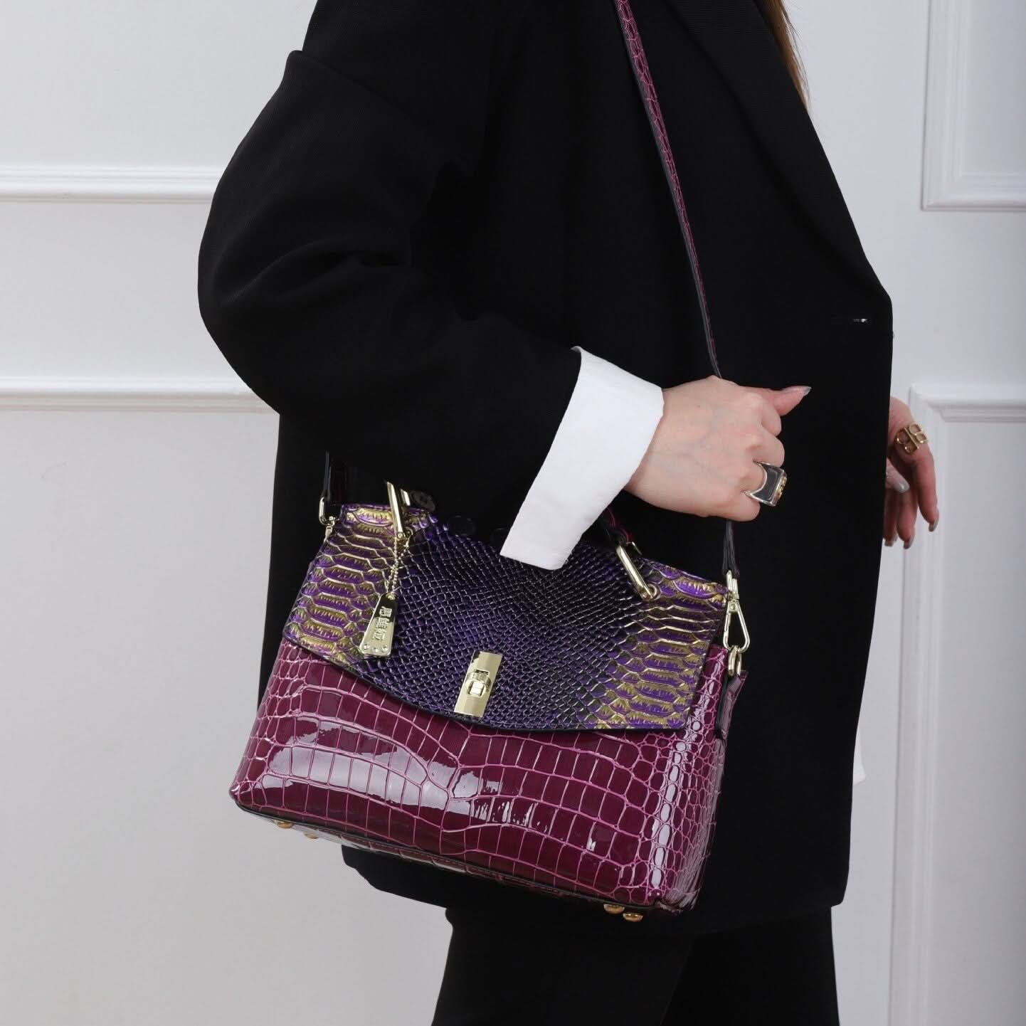 Versatile Atmospheric Shoulder Bag - ShopLorca